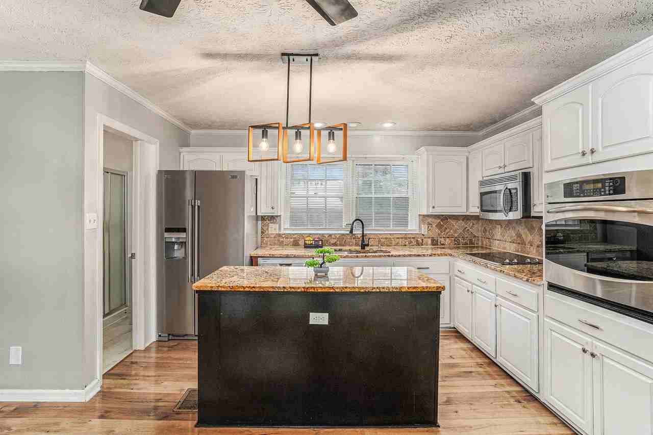 Holmes Dr Sw - Photo 3 of 7