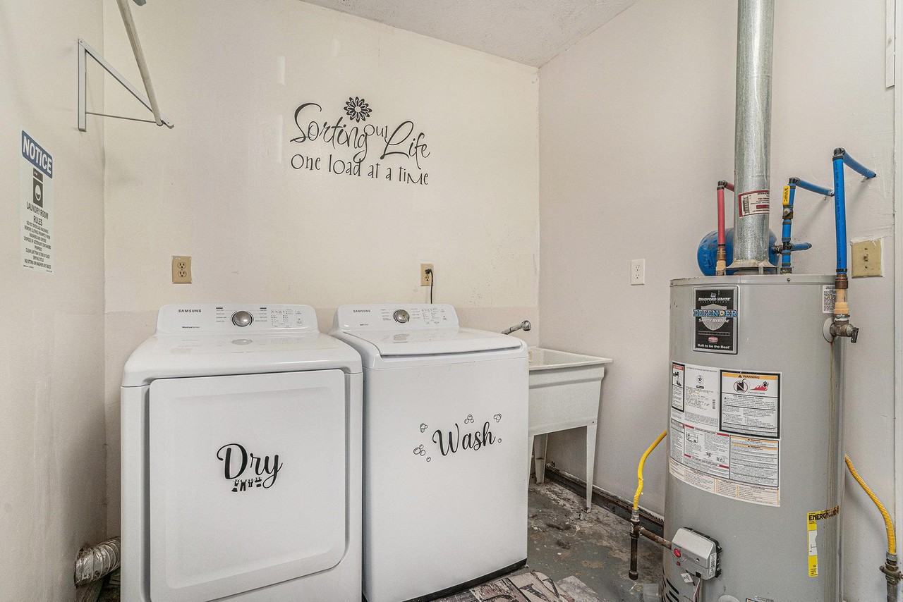 Holmes Dr Sw - Photo 5 of 7