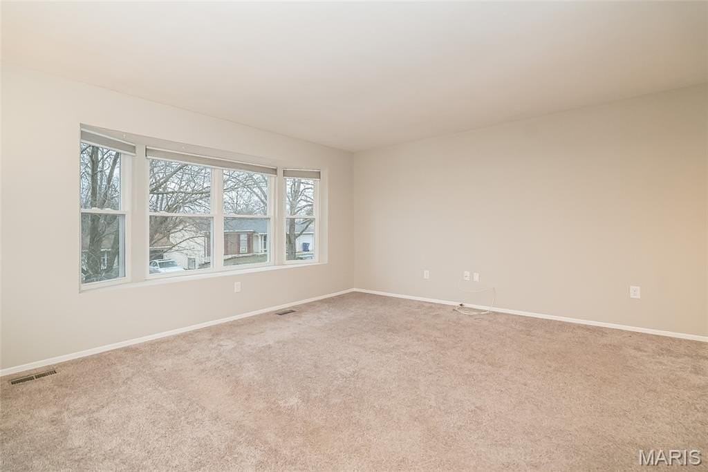 335 Parma Dr - Photo 6 of 32