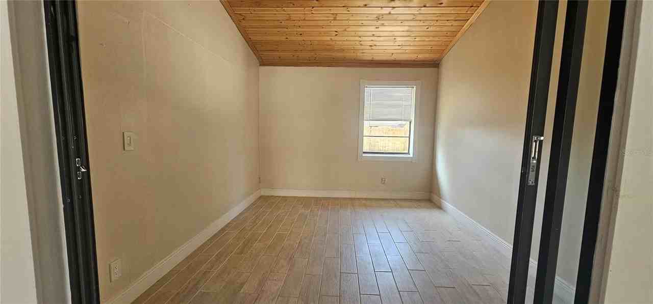 383 Kenova St - Photo 4 of 19