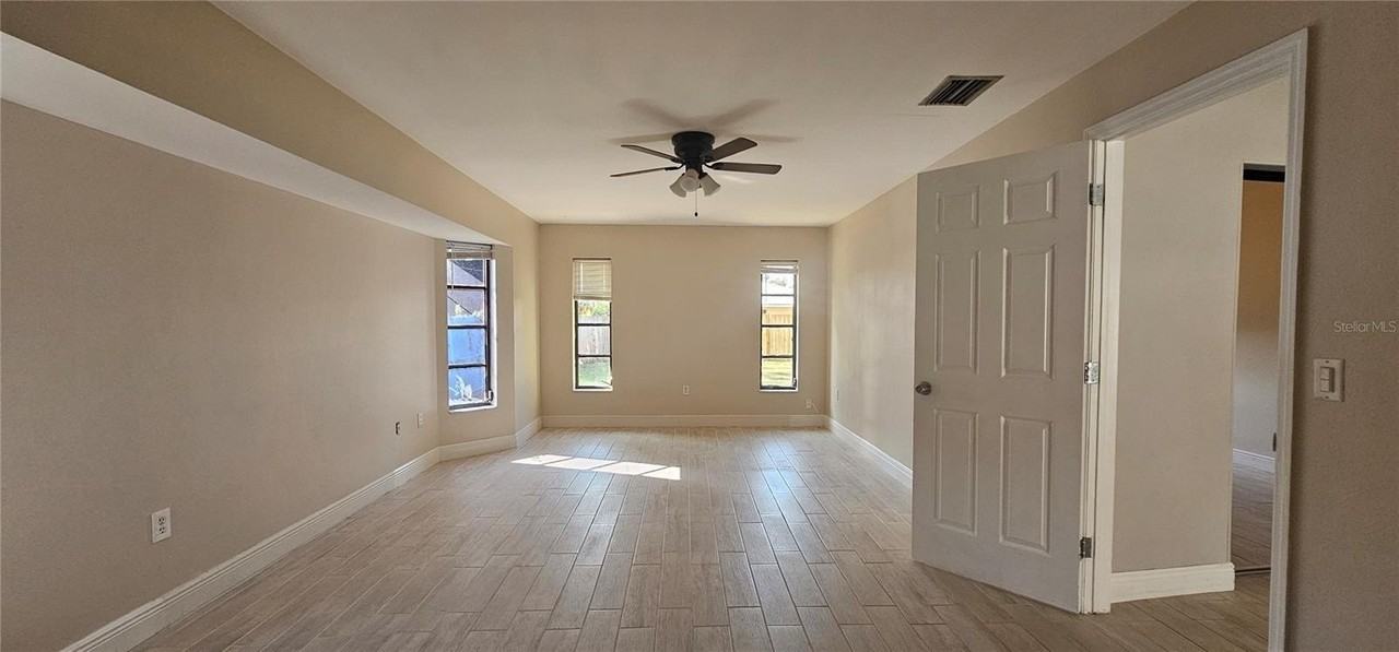 383 Kenova St - Photo 5 of 19