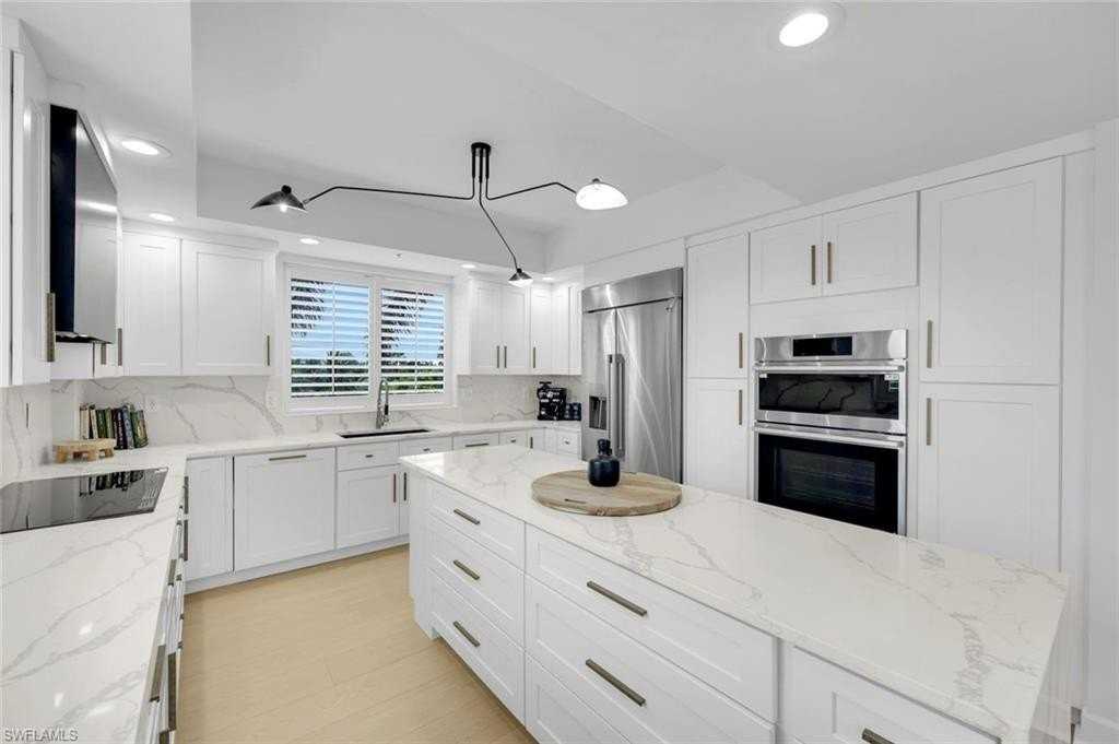 8720 Bay Colony Dr #404 - Photo 6 of 39