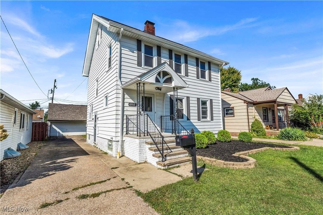 8302 Pinegrove Avenue - Photo 3 of 28