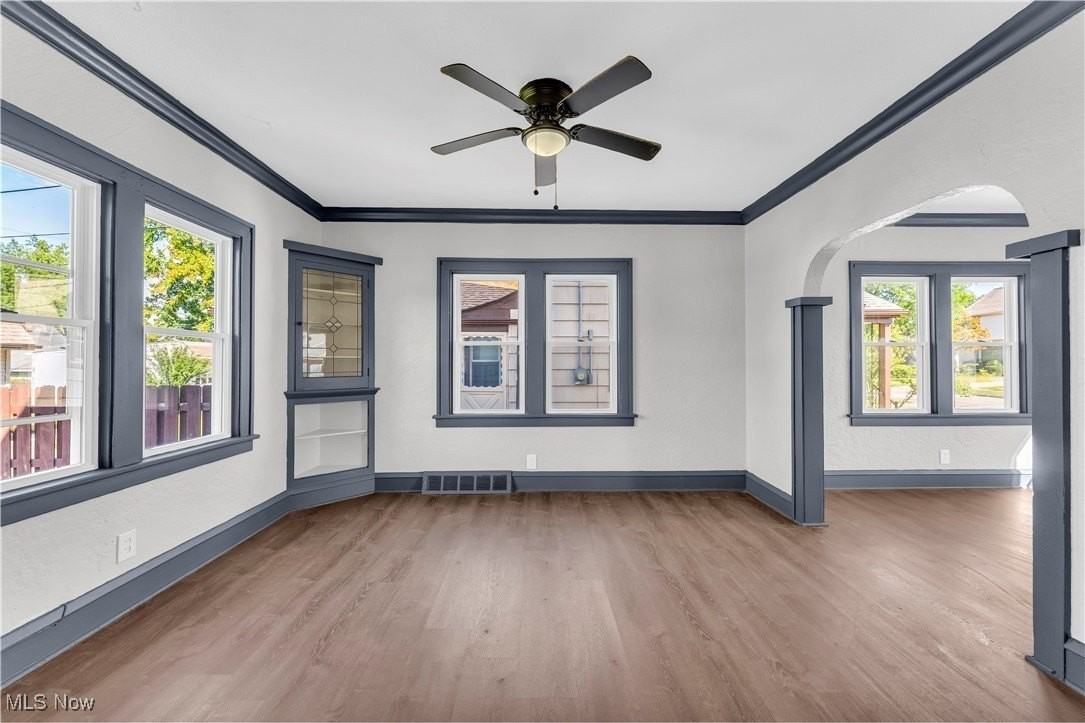 8302 Pinegrove Avenue - Photo 4 of 28