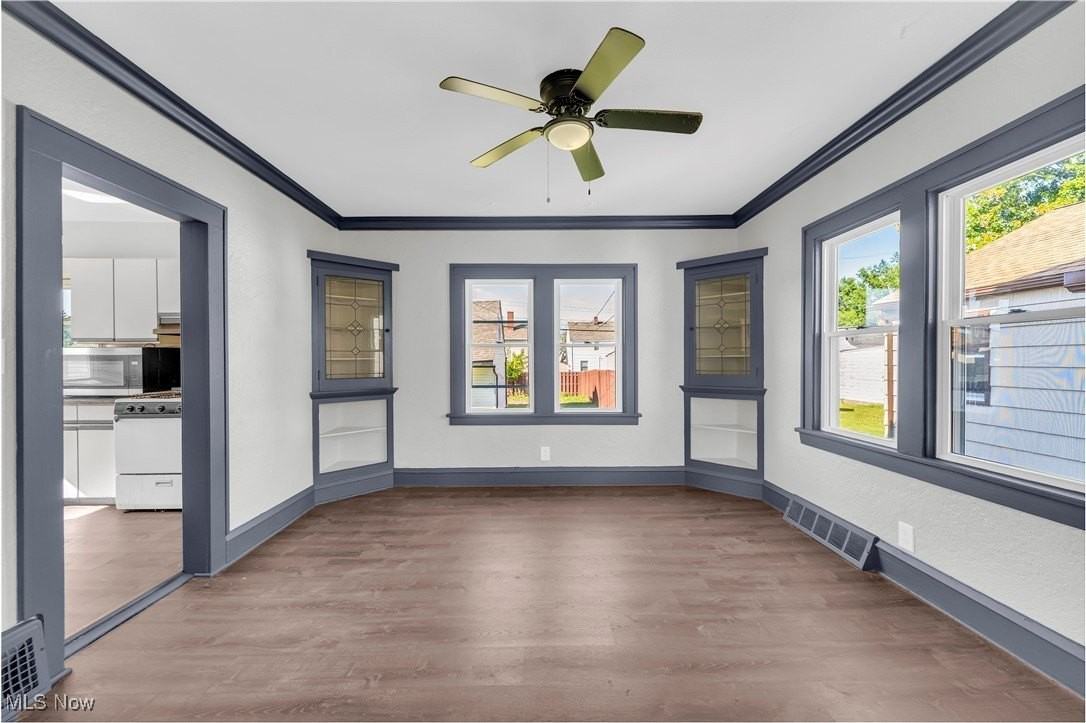 8302 Pinegrove Avenue - Photo 6 of 28