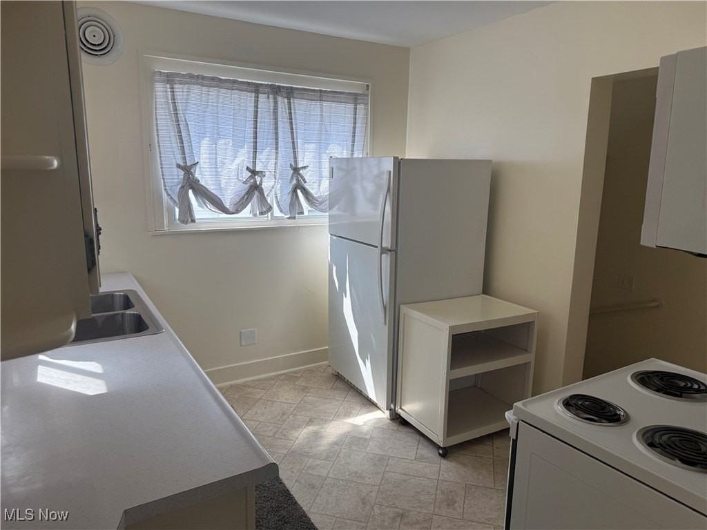 318 Camp St - Photo 2 of 20