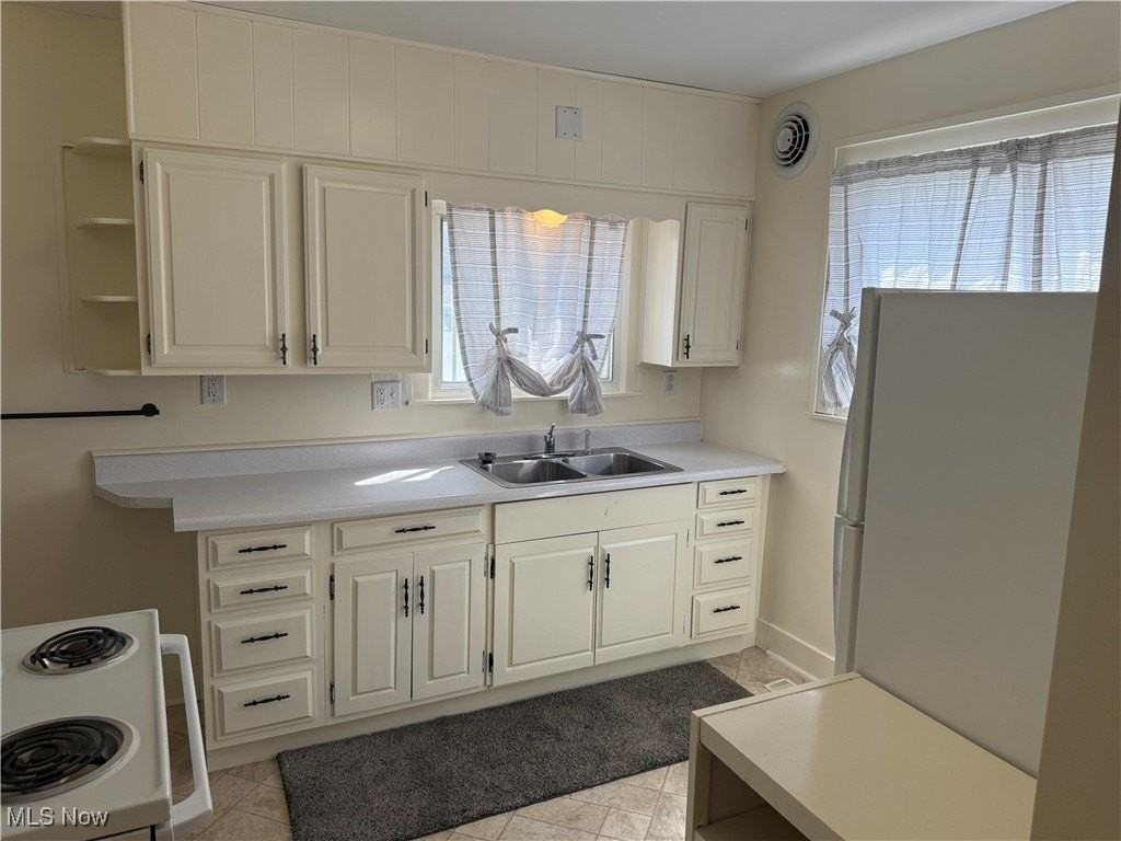 318 Camp St - Photo 3 of 20