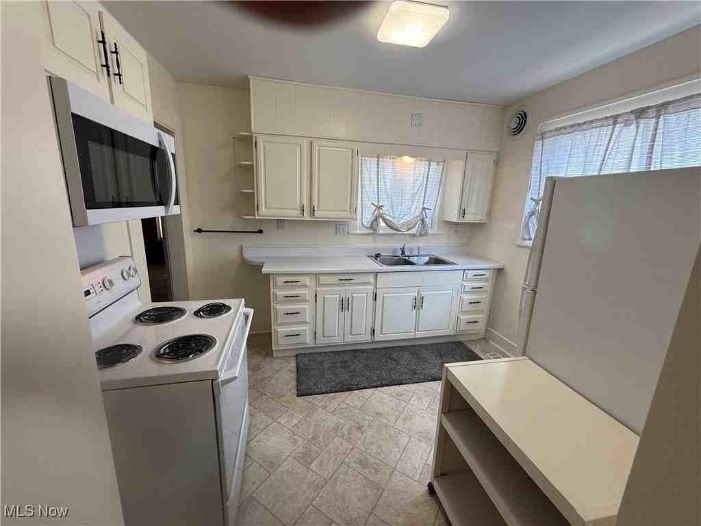 318 Camp St - Photo 4 of 20