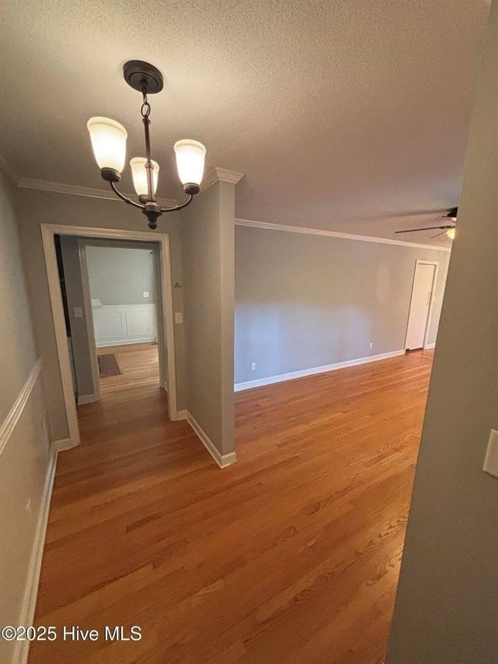 1075 Inverness Road - Photo 2 of 20