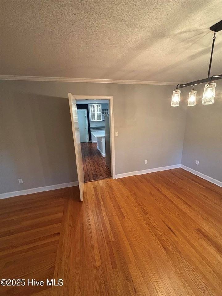 1075 Inverness Road - Photo 5 of 20