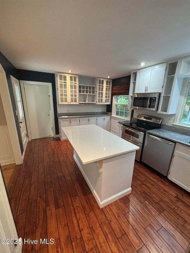 1075 Inverness Road - Photo 6 of 20