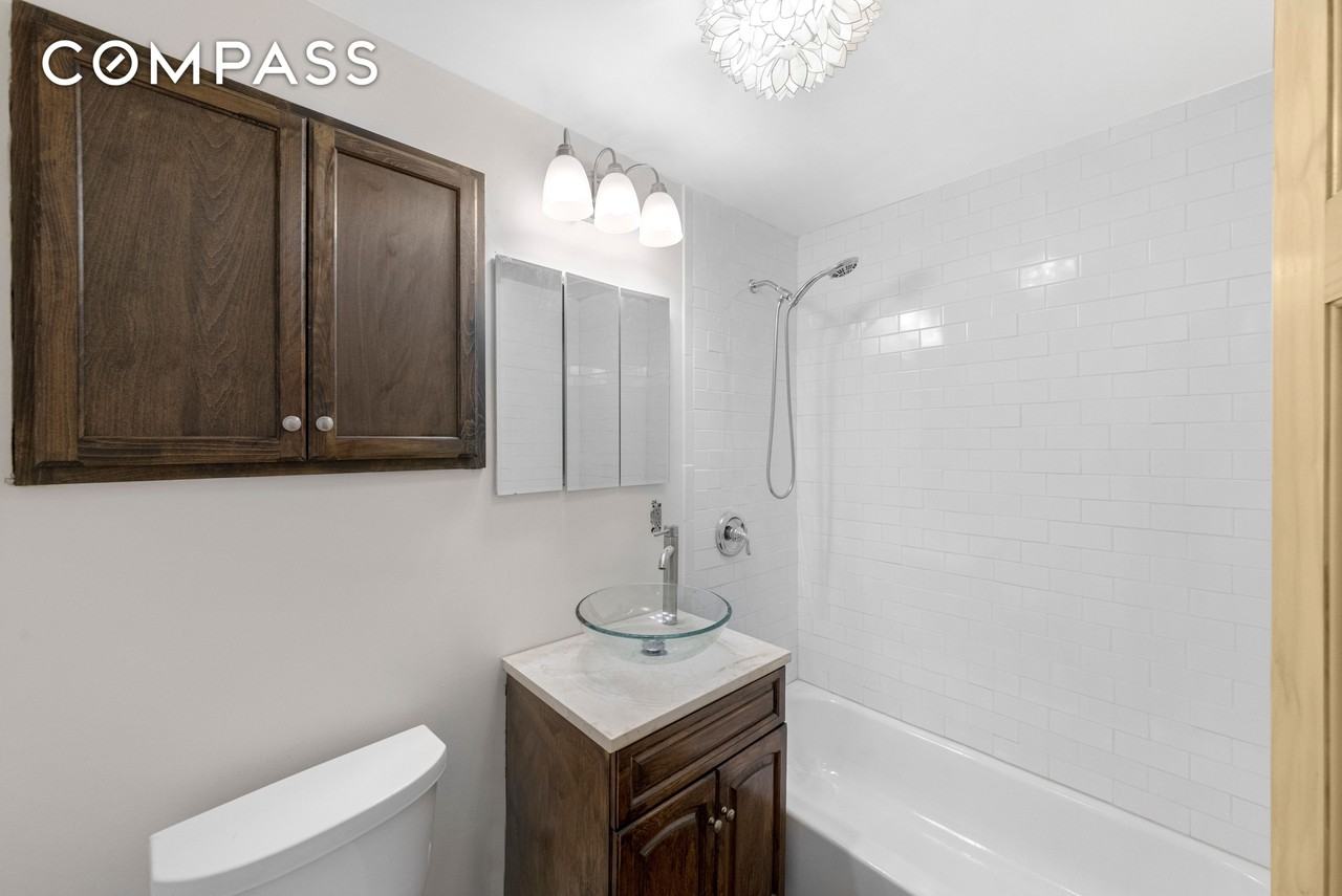 1061 Fulton St #1 - Photo 4 of 5