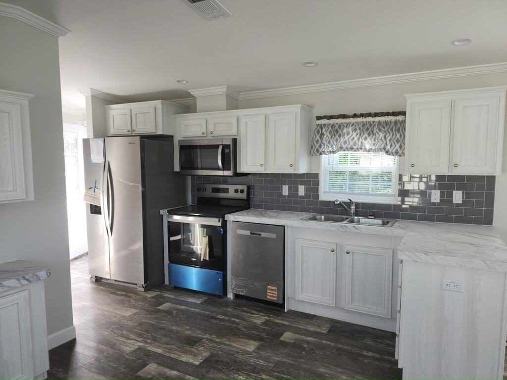 43 Lake Griffin Dr #22 - Photo 4 of 20