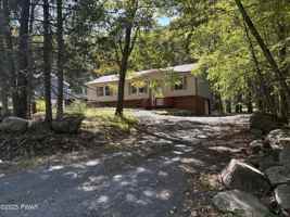 featured image of 1073 Deer Run E