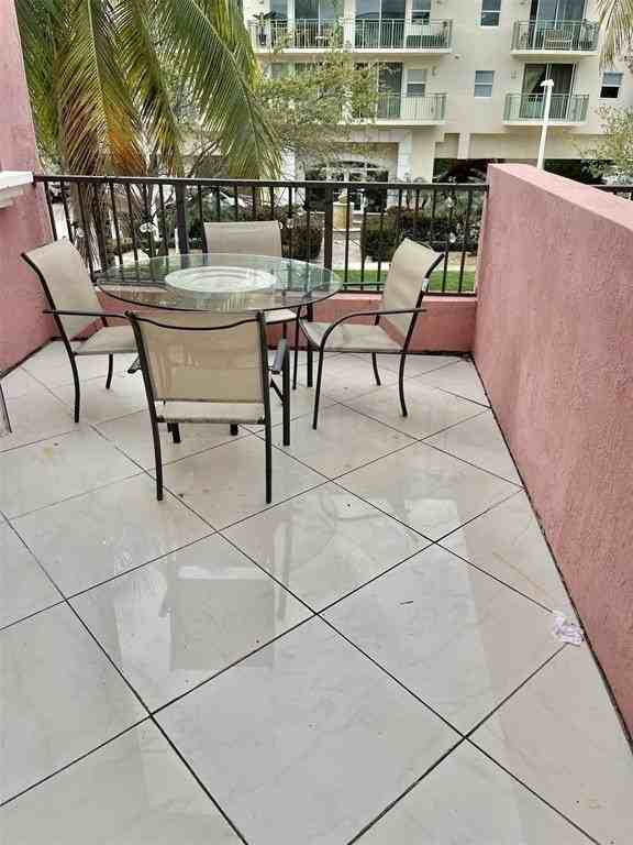 3213 Ne 5th St #102 - Photo 2 of 14