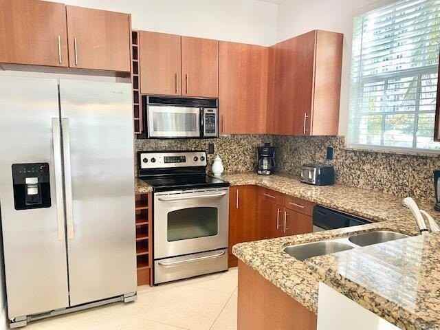 3213 Ne 5th St #102 - Photo 6 of 14