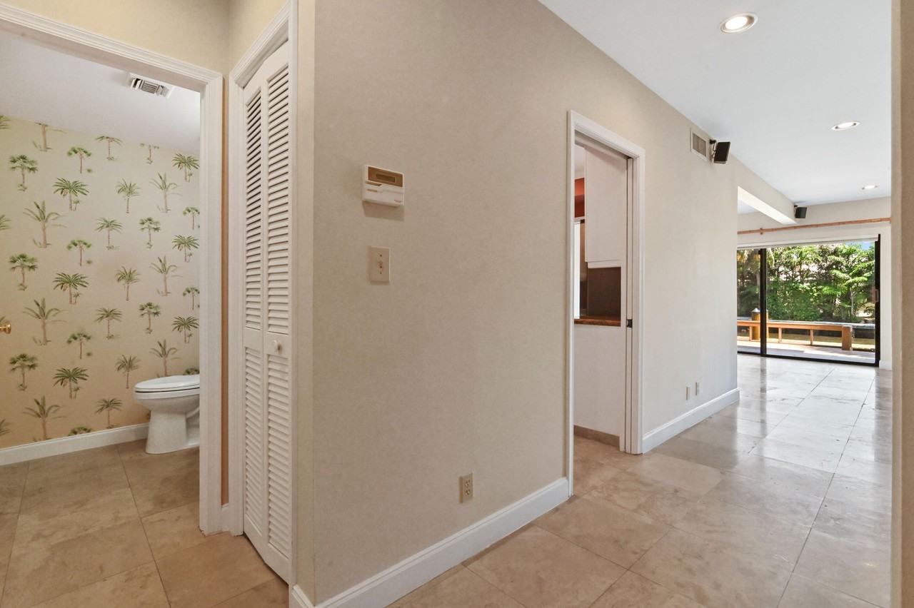 800 800 Andrews 3 Avenue #3 - Photo 5 of 50