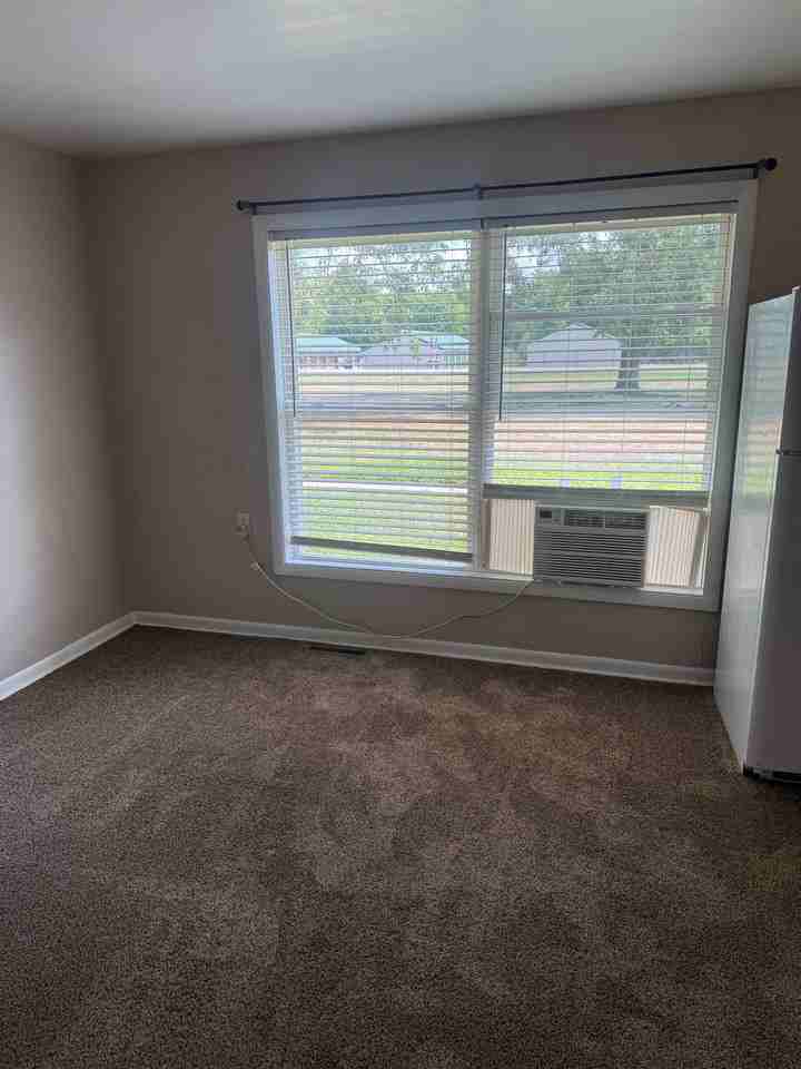 23602 M 40 - Photo 2 of 7