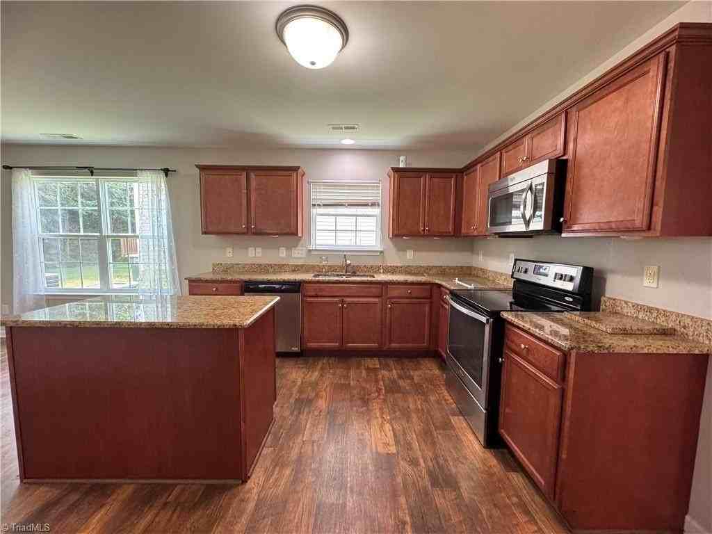 3686 Mcginty Drive - Photo 5 of 47