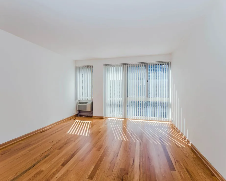 W Oakdale Ave & N Sheridan Rd - Photo 6 of 13