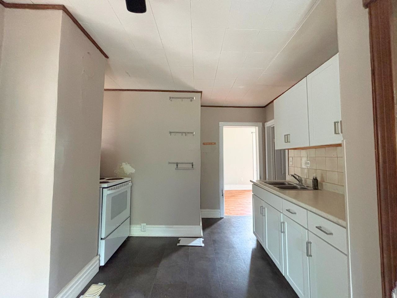 82 Grey Street #1/2 - Photo 2 of 15