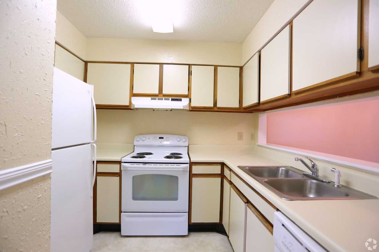 WInslow Place Apartments - Photo 4 of 18