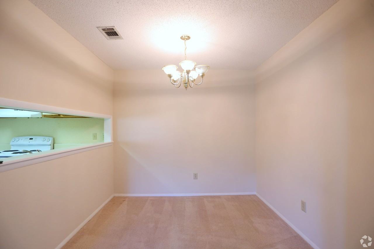 WInslow Place Apartments - Photo 6 of 18