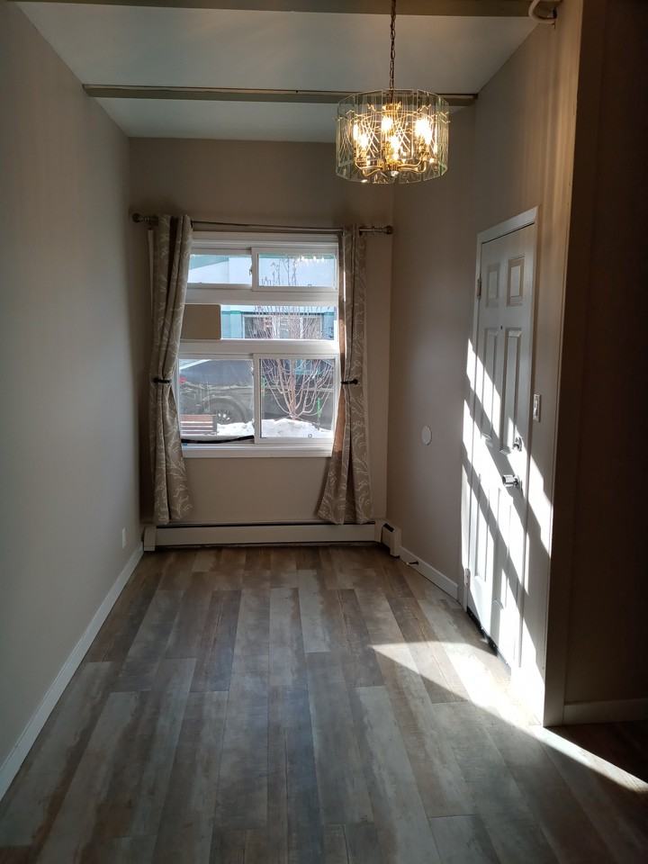 #5, 11928 129 Ave NW Edmonton, AB - Photo 3 of 14