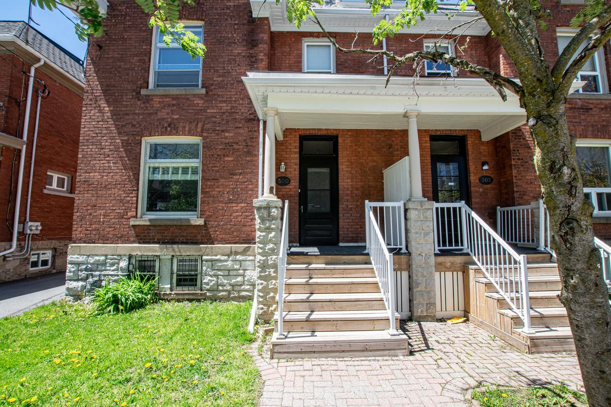 300 FRONTENAC ST - Photo 2 of 13