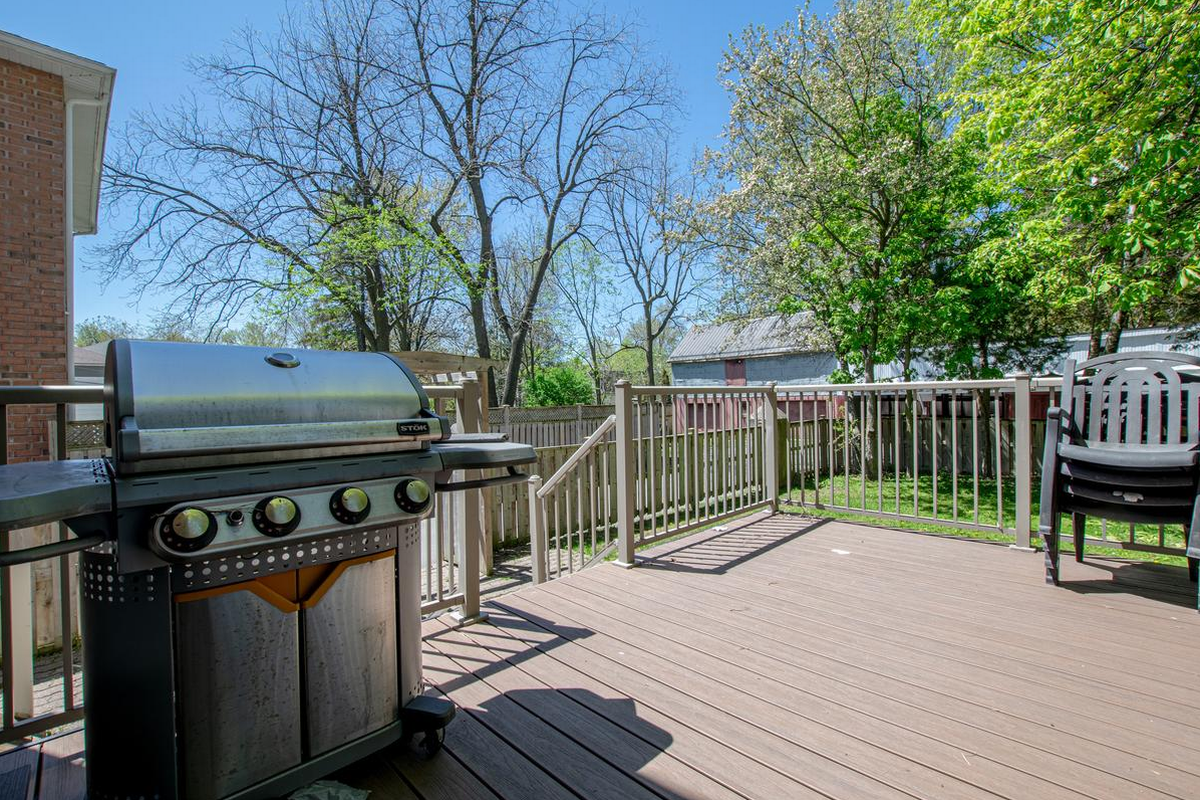 300 FRONTENAC ST - Photo 3 of 13