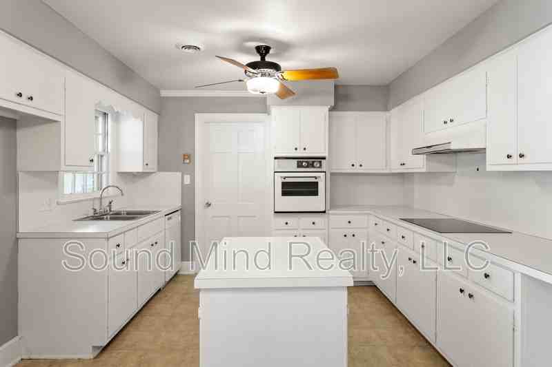 1821 Oakdale Dr W - Photo 3 of 26