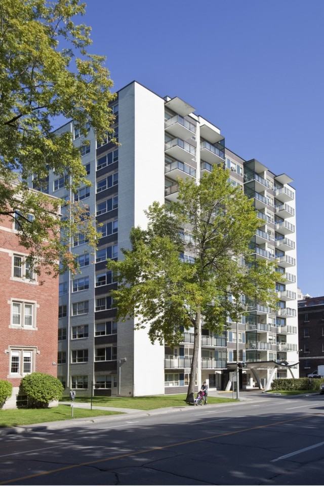 3033 Sherbrooke West - Photo 2 of 12