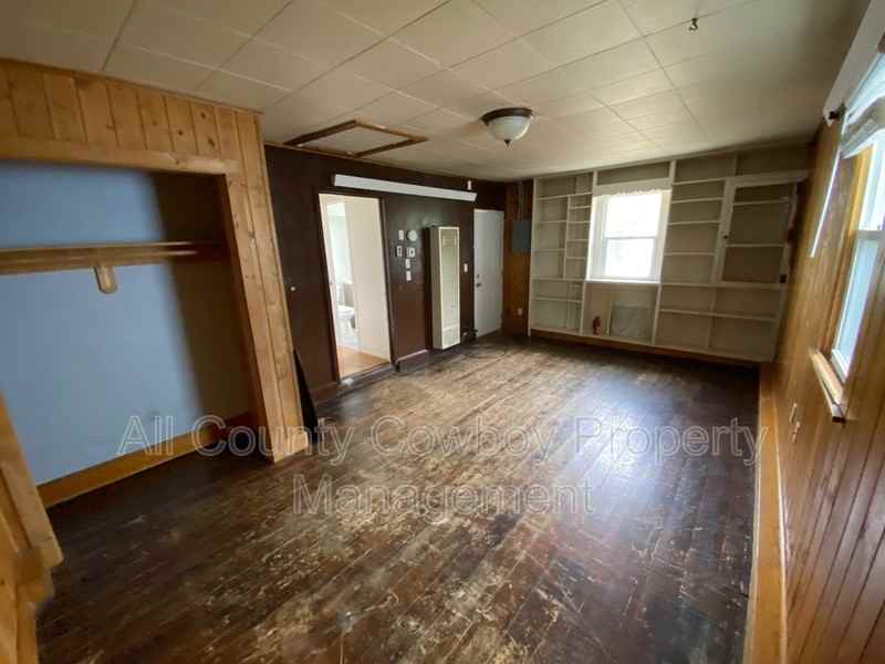 1203 Canby St - Photo 7 of 11