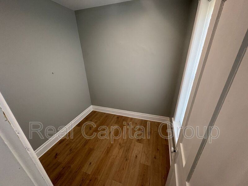 306 3rd St #3 - Photo 5 of 16