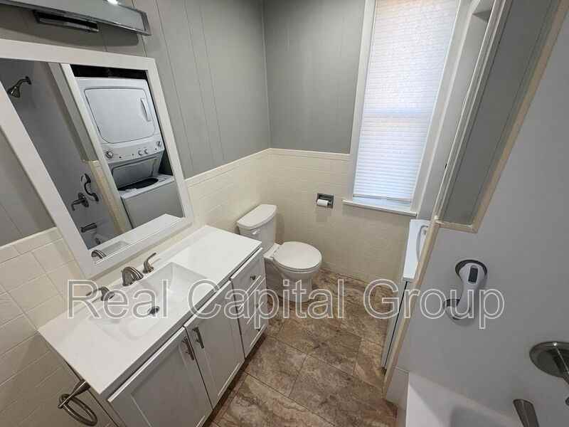 306 3rd St #3 - Photo 7 of 16