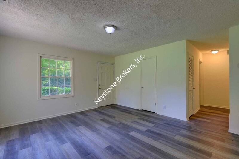 5576 Kernan Dr - Photo 3 of 7