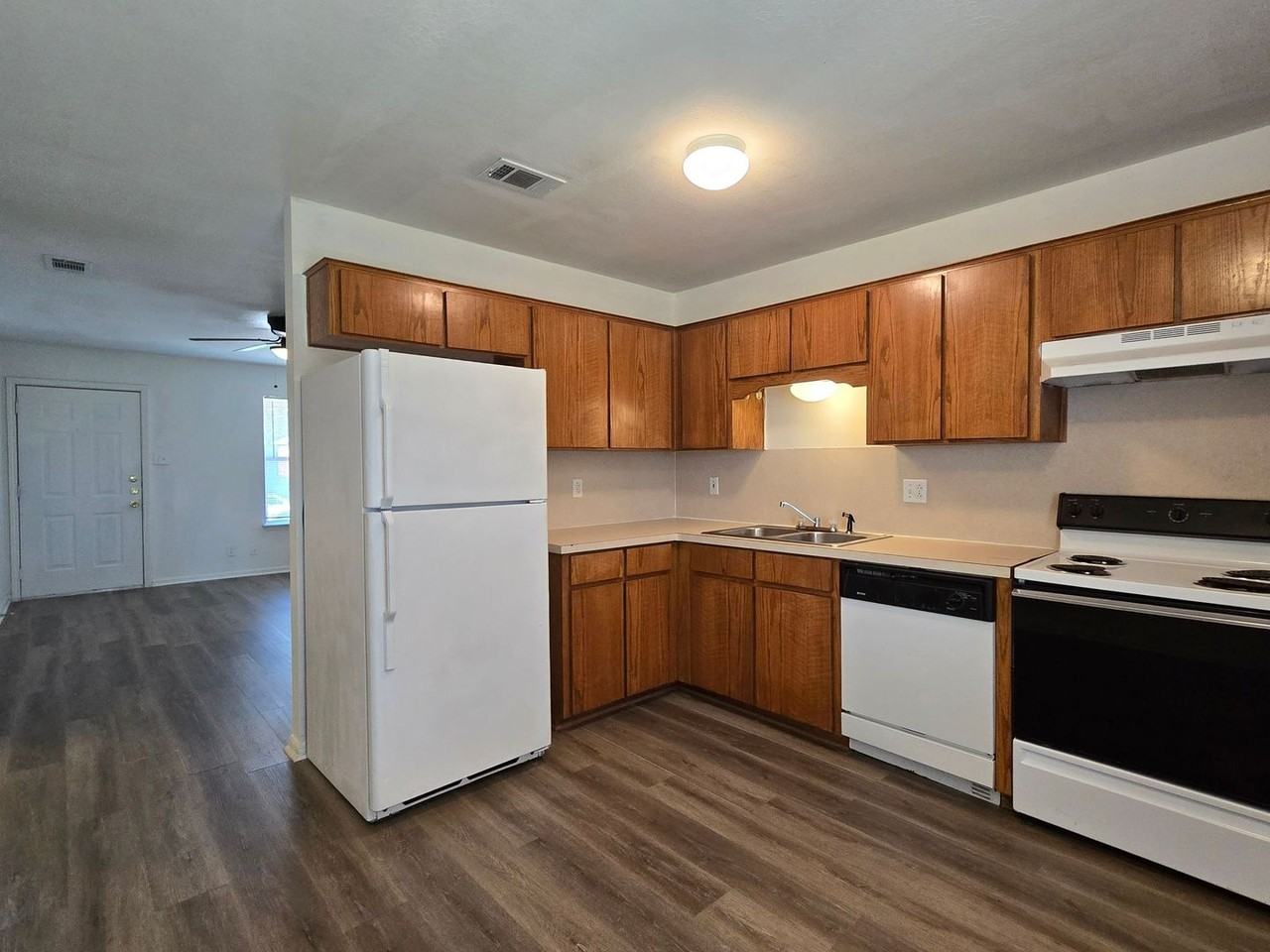 1007 Circle M Drive #D - Photo 2 of 14