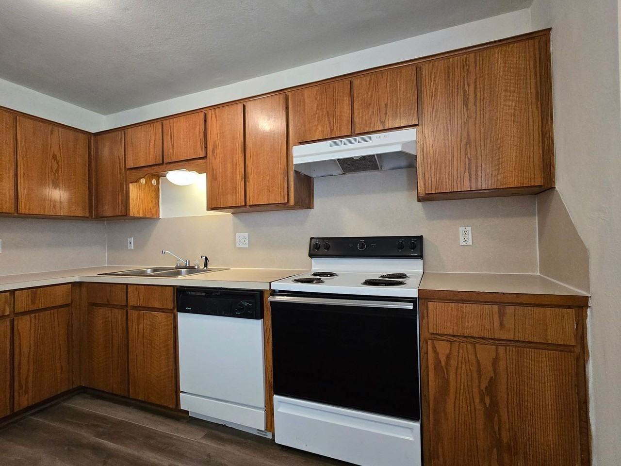 1007 Circle M Drive #D - Photo 3 of 14