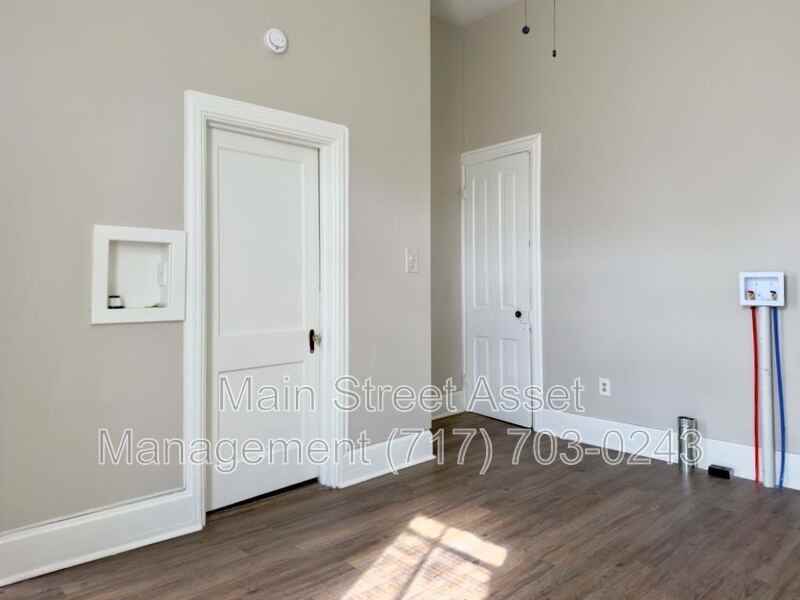 2011 N 3rd St #3 - Photo 2 of 24