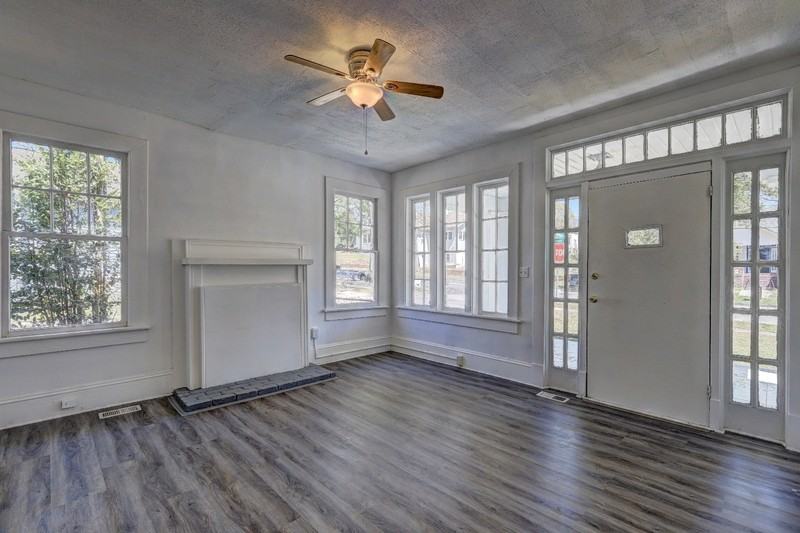 1045 Crescent Ave - Photo 3 of 8