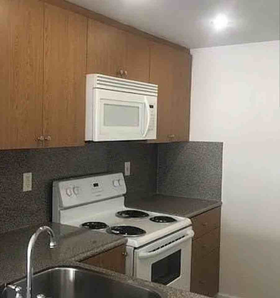 498 Northwest 165th Street - Photo 5 of 12