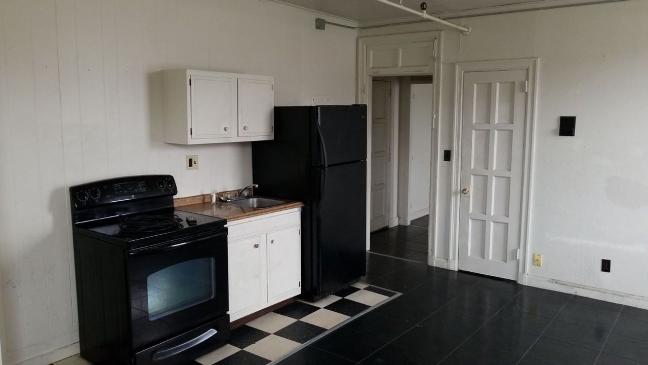 Harris Hotel - Photo 2 of 7