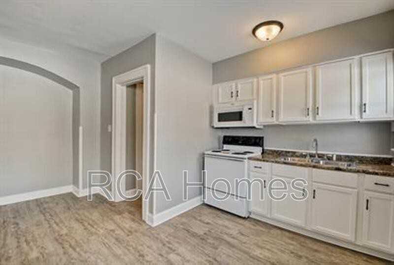 412 N Bradley Ave - Photo 3 of 11