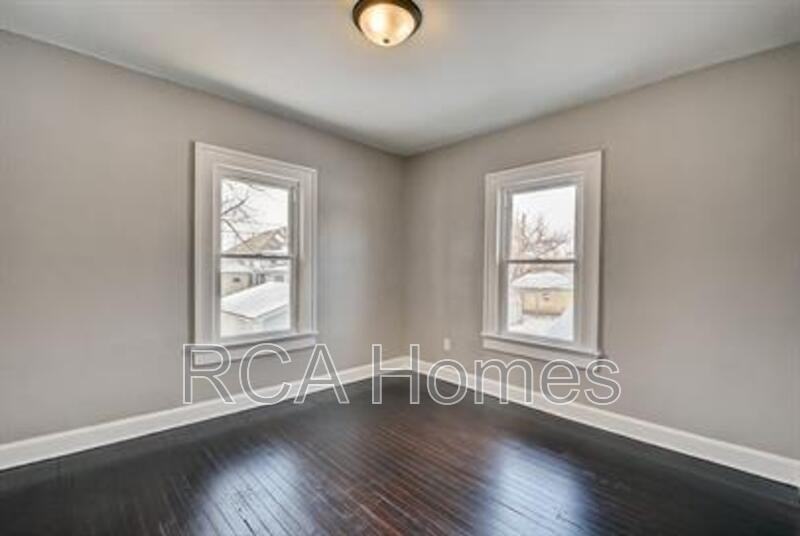 412 N Bradley Ave - Photo 7 of 11