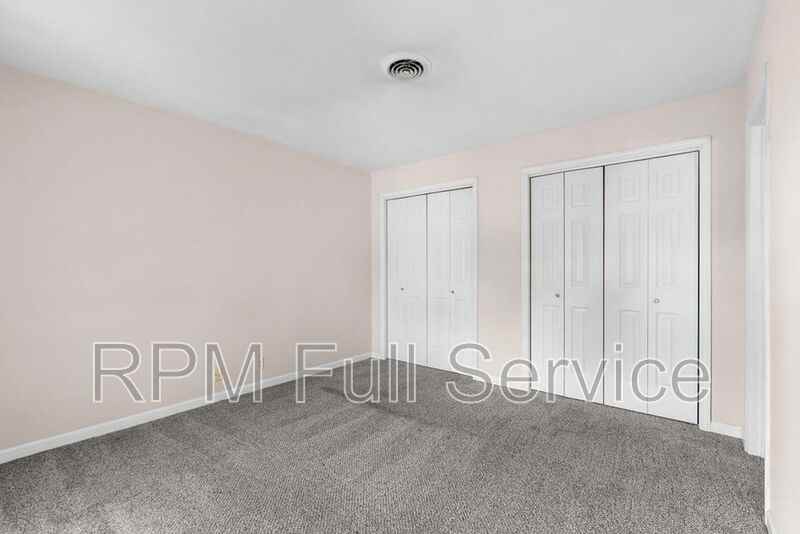 135 Hicks Rd - Photo 2 of 29