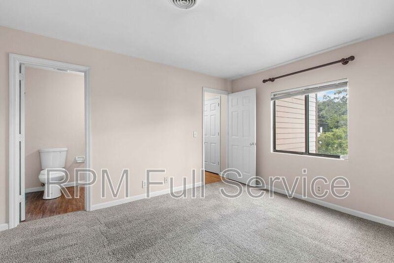 135 Hicks Rd - Photo 3 of 29