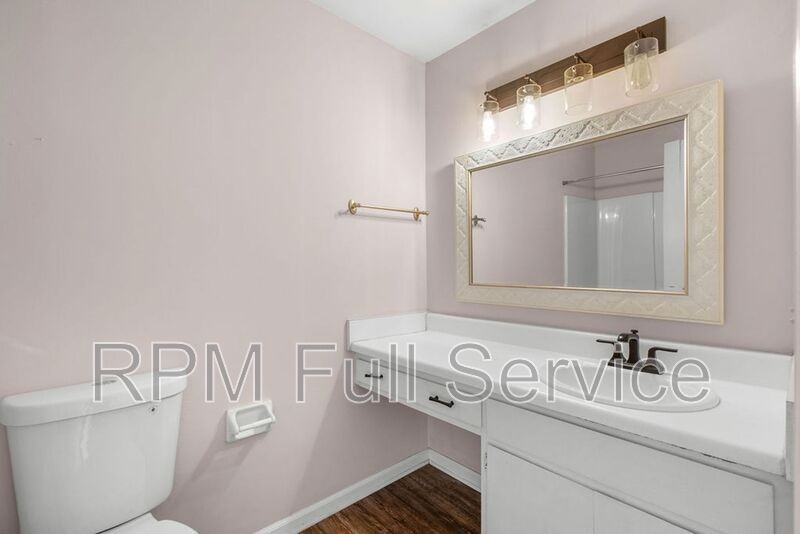 135 Hicks Rd - Photo 4 of 29