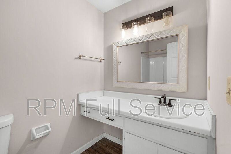135 Hicks Rd - Photo 5 of 29