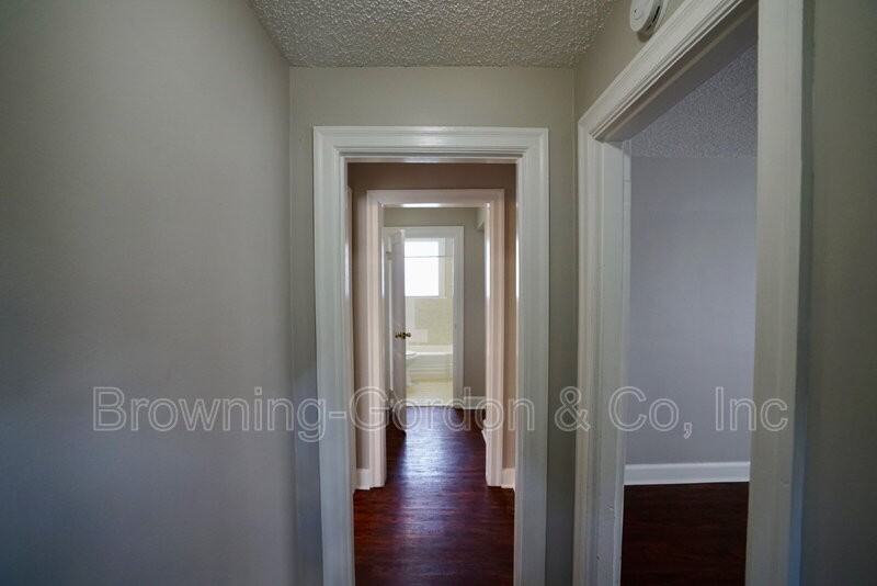 2106 Eastwood Ave - Photo 2 of 17