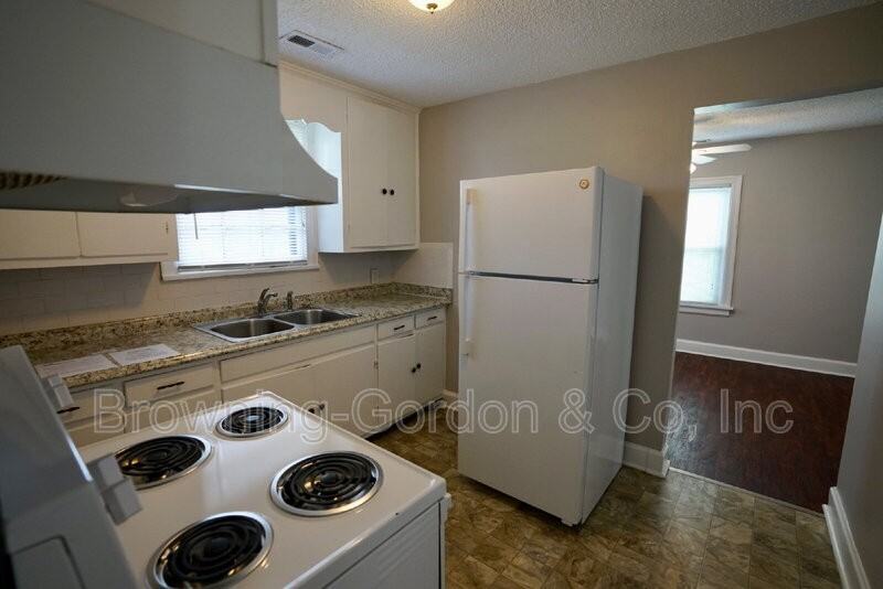 2106 Eastwood Ave - Photo 7 of 17